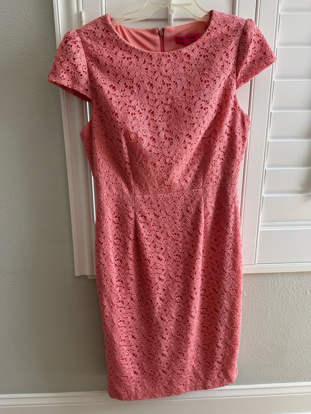 Vintage Betsey Johnson size 10 full lace salmon pink cap sleeve sheath dress
